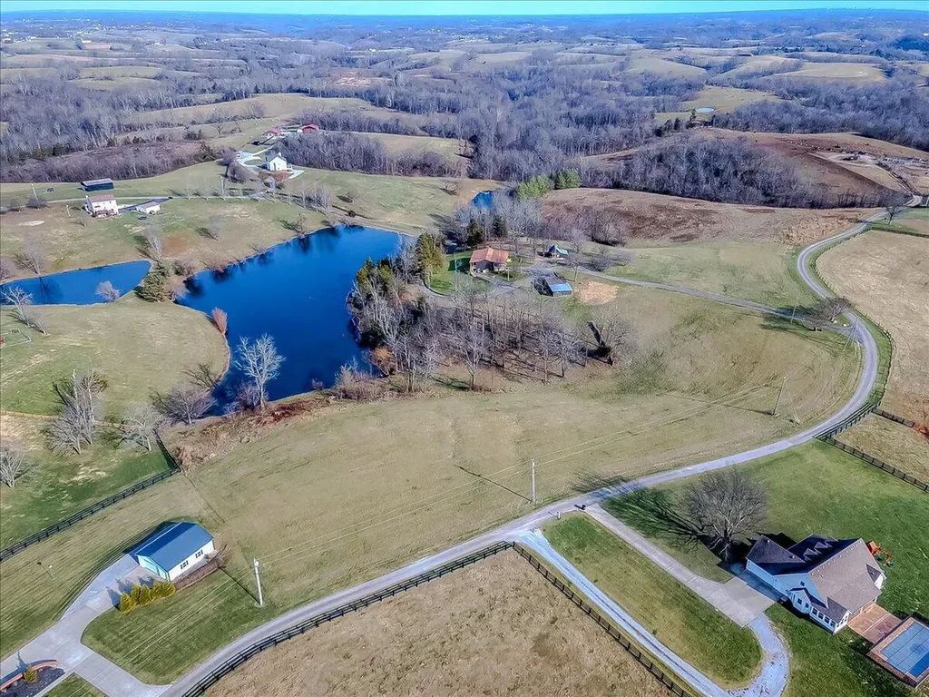 535 Twin Lakes Drive Lancaster KY 40444