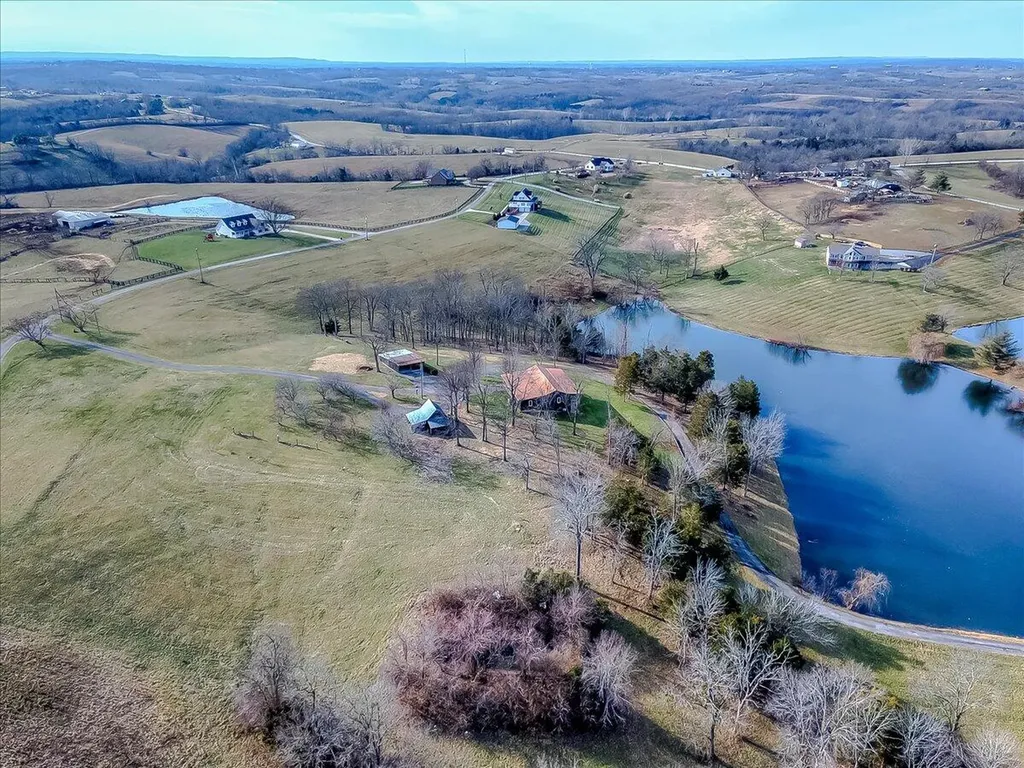 535 Twin Lakes Drive Lancaster KY 40444