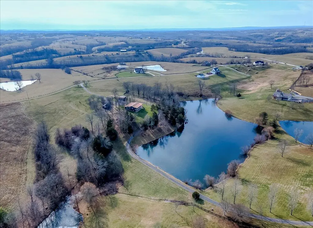 535 Twin Lakes Drive Lancaster KY 40444