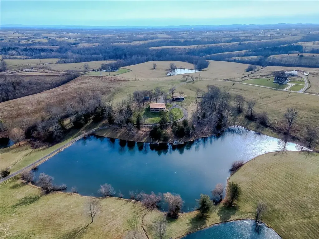 535 Twin Lakes Drive Lancaster KY 40444