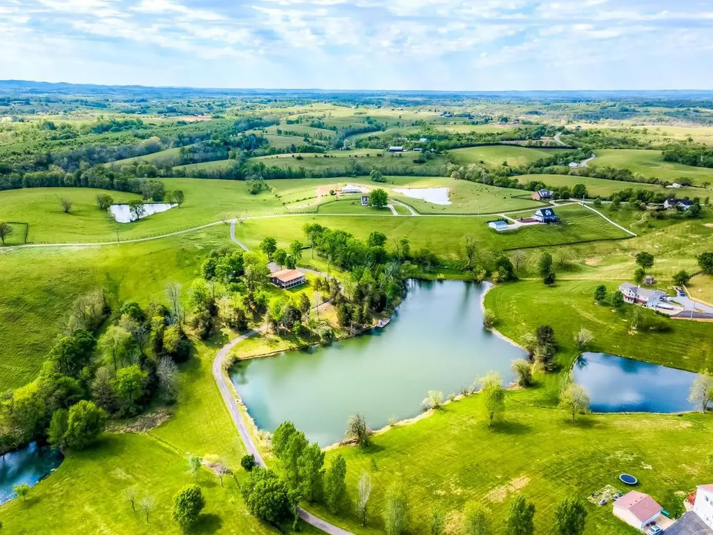 535 Twin Lakes Drive Lancaster KY 40444