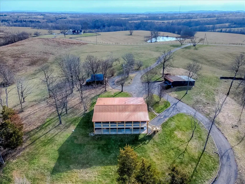 535 Twin Lakes Drive Lancaster KY 40444
