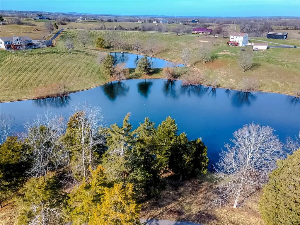 535 Twin Lakes Drive Lancaster KY 40444