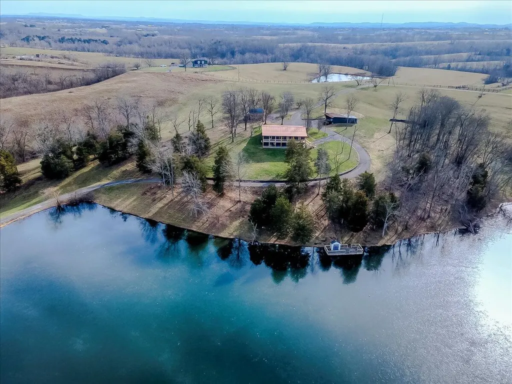 535 Twin Lakes Drive Lancaster KY 40444