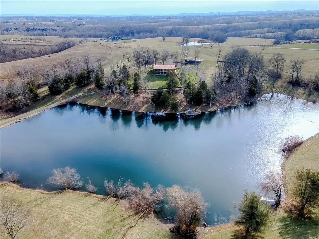 535 Twin Lakes Drive Lancaster KY 40444
