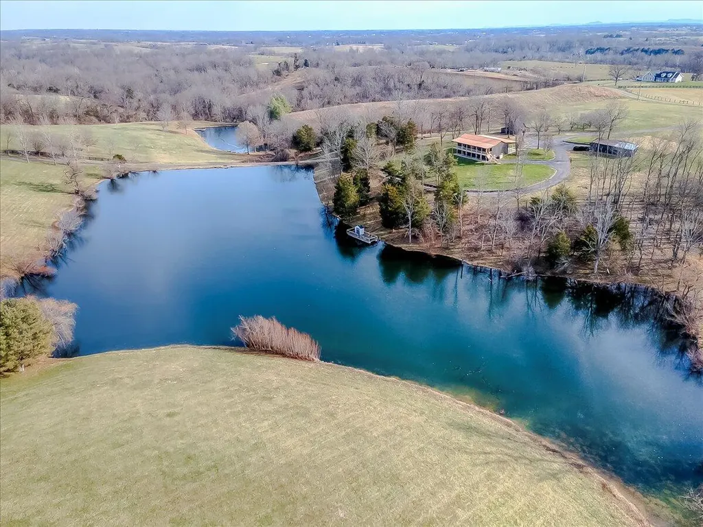 535 Twin Lakes Drive Lancaster KY 40444