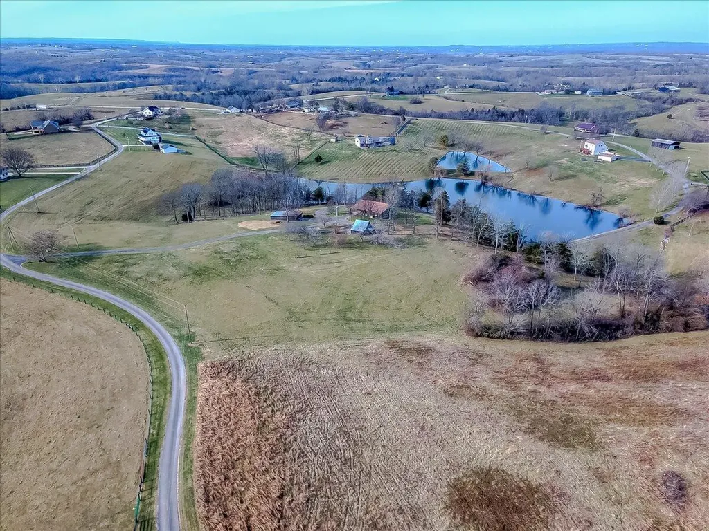 535 Twin Lakes Drive Lancaster KY 40444