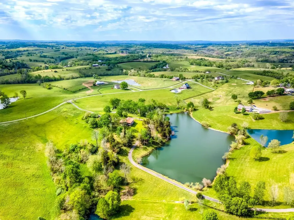535 Twin Lakes Drive Lancaster KY 40444