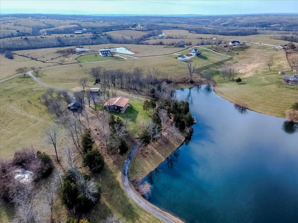 535 Twin Lakes Drive Lancaster KY 40444