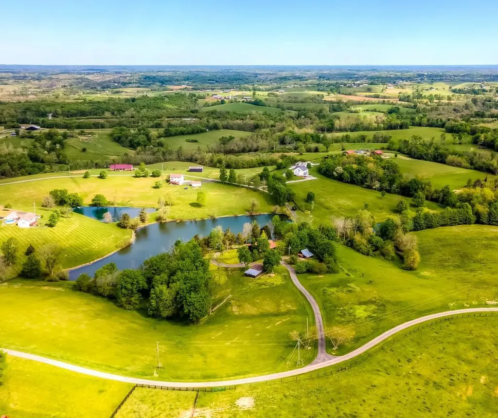 535 Twin Lakes Drive Lancaster KY 40444