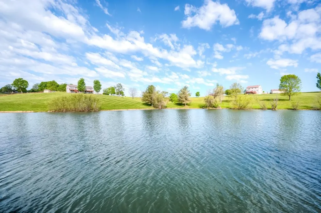 535 Twin Lakes Drive Lancaster KY 40444
