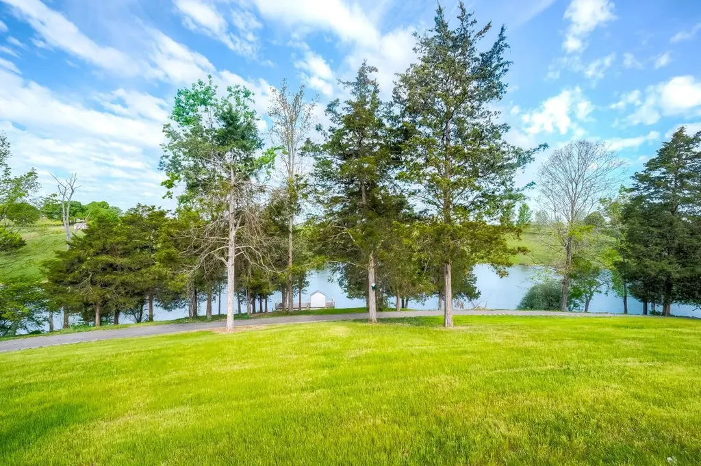 535 Twin Lakes Drive Lancaster KY 40444