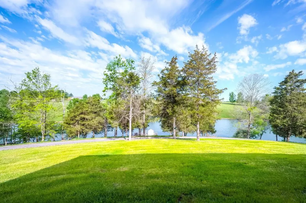 535 Twin Lakes Drive Lancaster KY 40444