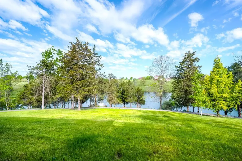 535 Twin Lakes Drive Lancaster KY 40444