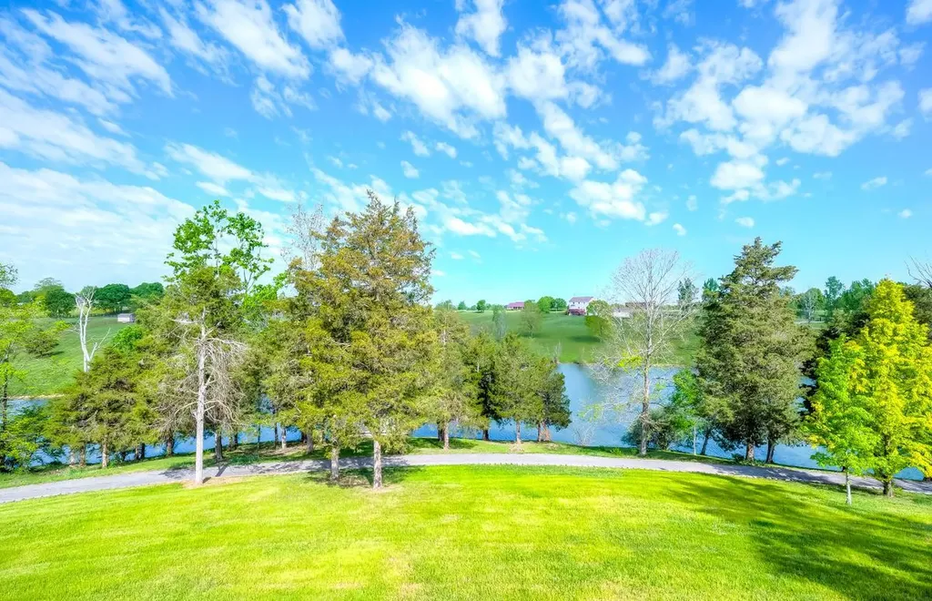 535 Twin Lakes Drive Lancaster KY 40444