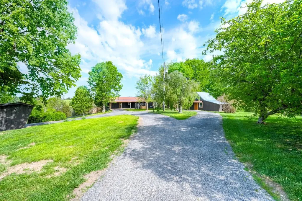 535 Twin Lakes Drive Lancaster KY 40444