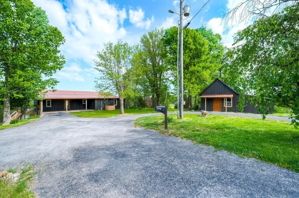 535 Twin Lakes Drive Lancaster KY 40444