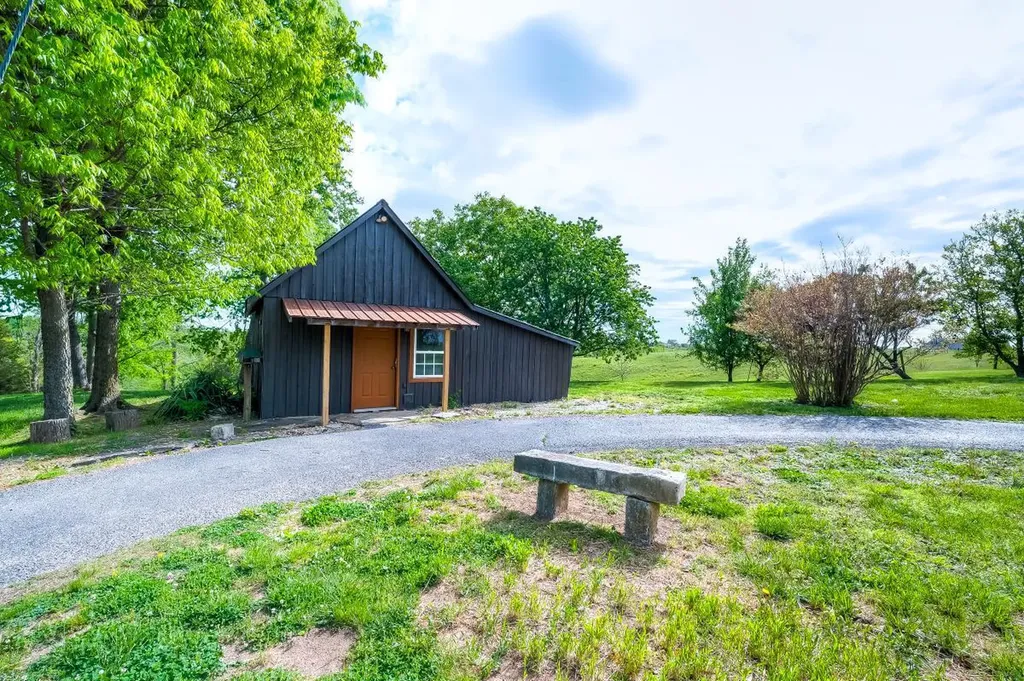 535 Twin Lakes Drive Lancaster KY 40444