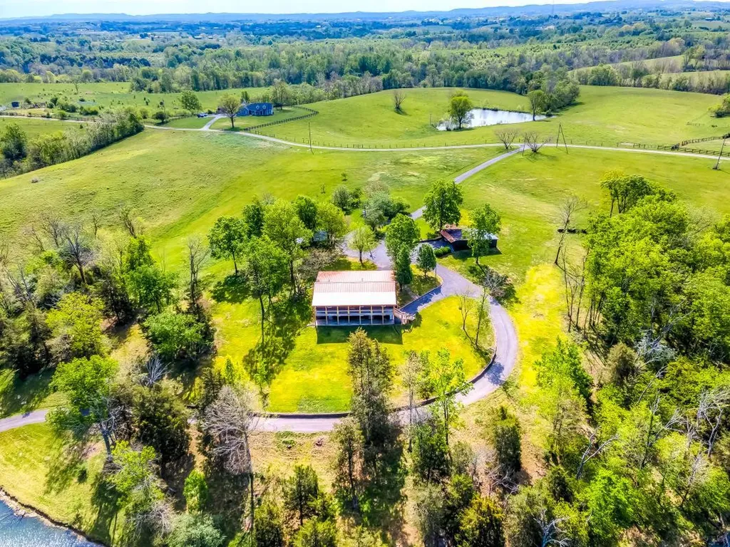 535 Twin Lakes Drive Lancaster KY 40444
