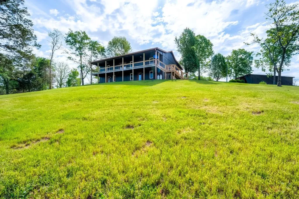 535 Twin Lakes Drive Lancaster KY 40444