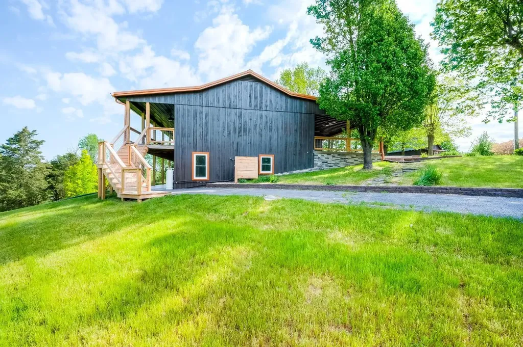 535 Twin Lakes Drive Lancaster KY 40444
