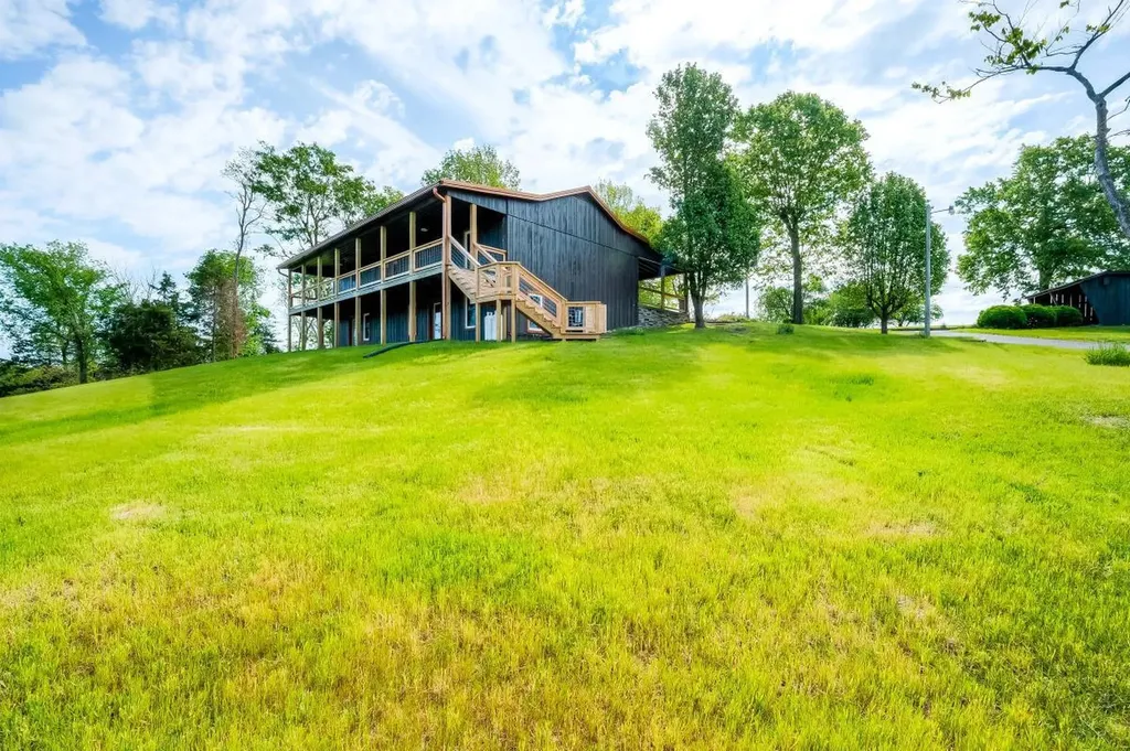 535 Twin Lakes Drive Lancaster KY 40444
