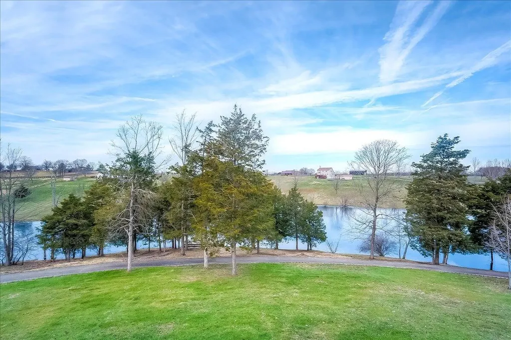 535 Twin Lakes Drive Lancaster KY 40444