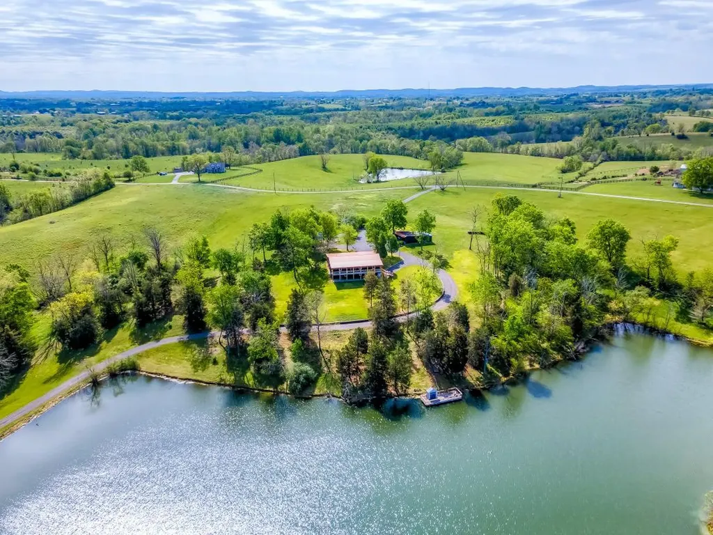 535 Twin Lakes Drive Lancaster KY 40444