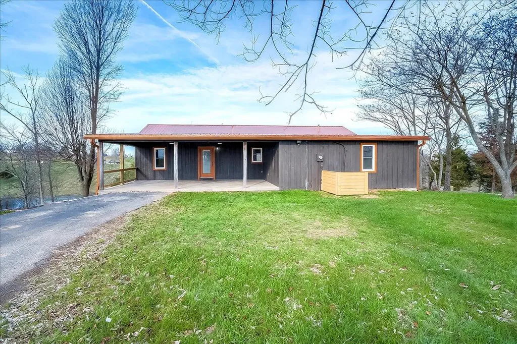 535 Twin Lakes Drive Lancaster KY 40444