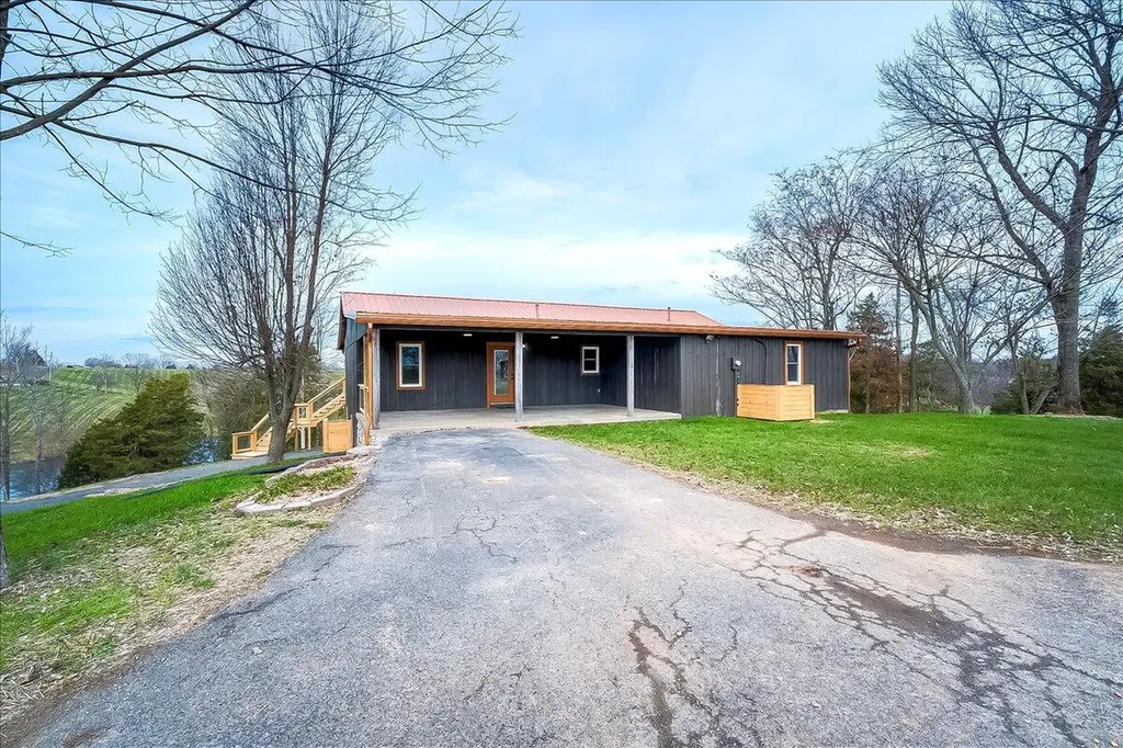 535 Twin Lakes Drive Lancaster KY 40444