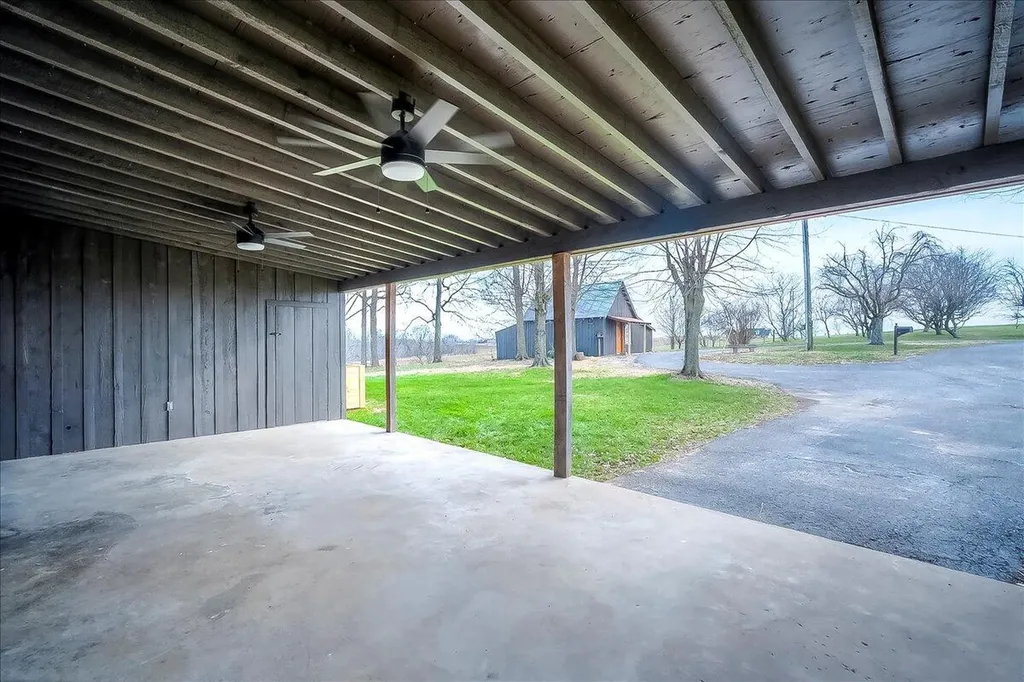 535 Twin Lakes Drive Lancaster KY 40444