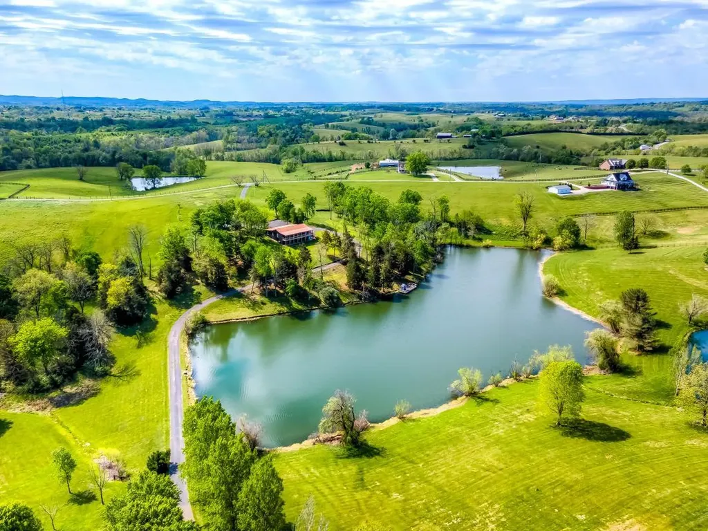 535 Twin Lakes Drive Lancaster KY 40444