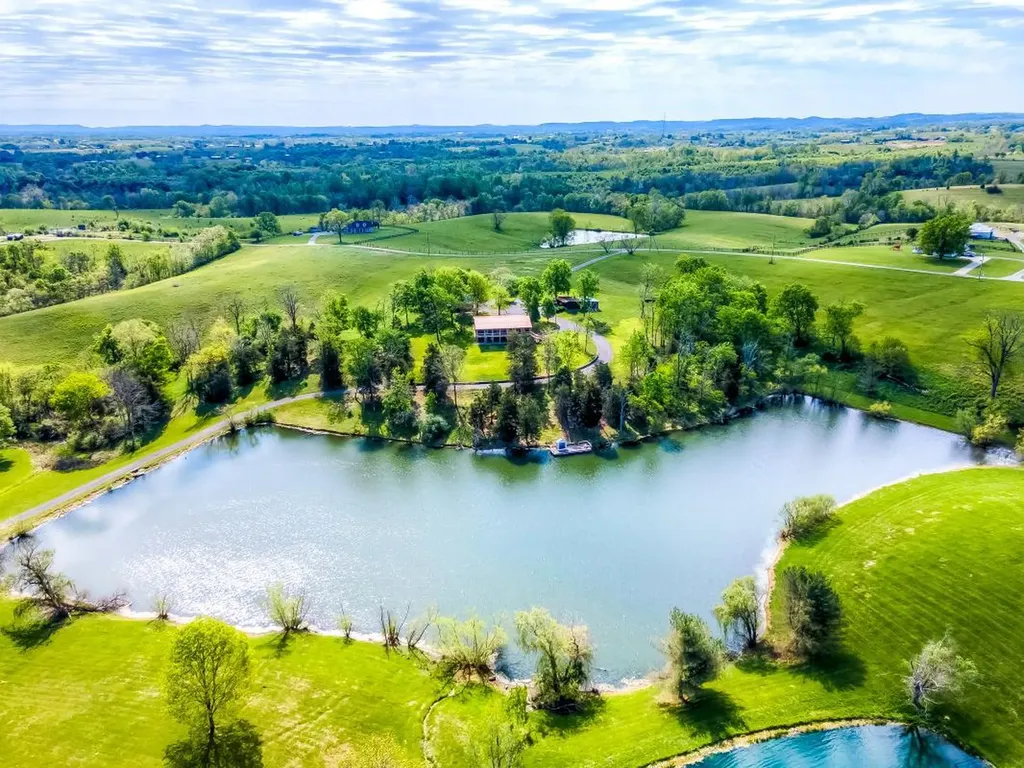 535 Twin Lakes Drive Lancaster KY 40444