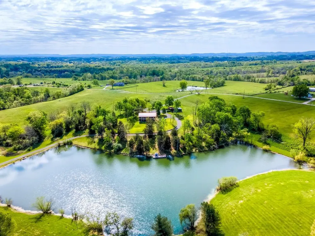 535 Twin Lakes Drive Lancaster KY 40444
