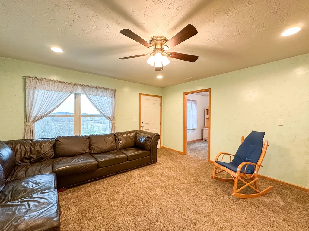 4800 Tom Cat Trail London KY 40741