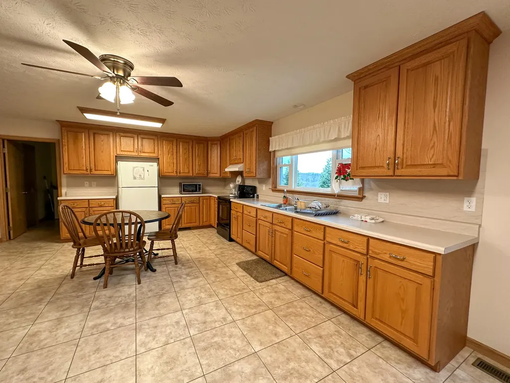 4800 Tom Cat Trail London KY 40741