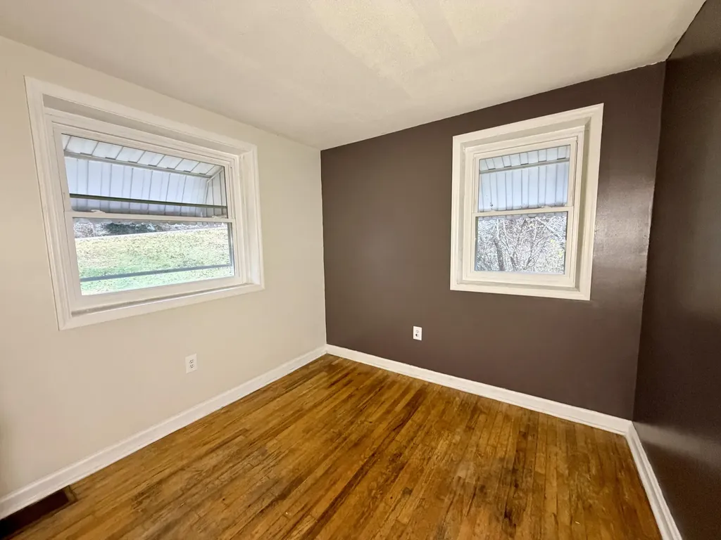 533 Mc Guire Avenue Beattyville KY 41311