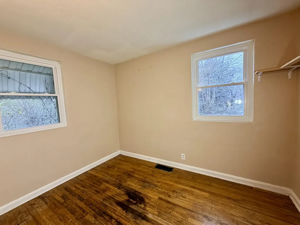 533 Mc Guire Avenue Beattyville KY 41311