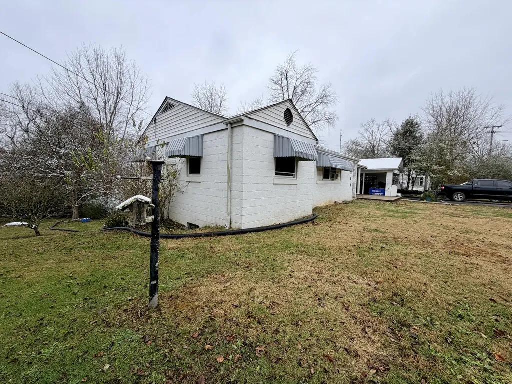 533 Mc Guire Avenue Beattyville KY 41311
