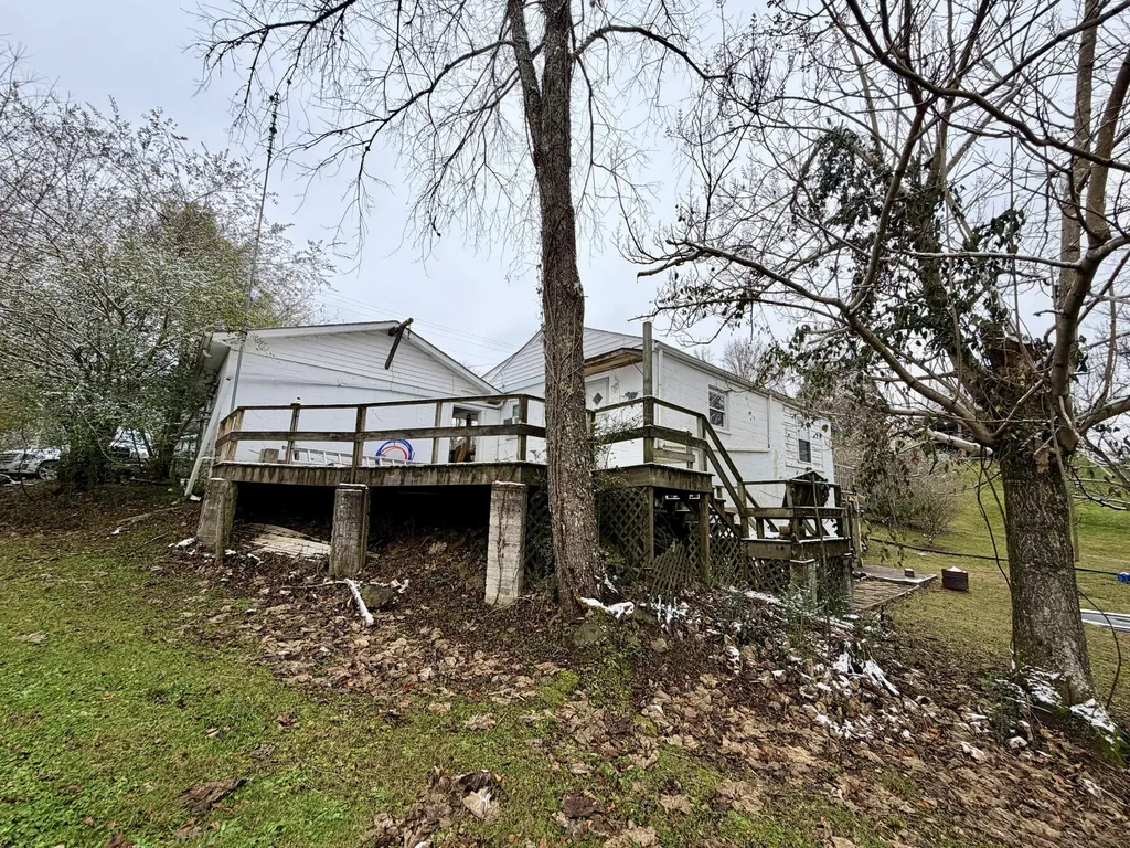 533 Mc Guire Avenue Beattyville KY 41311