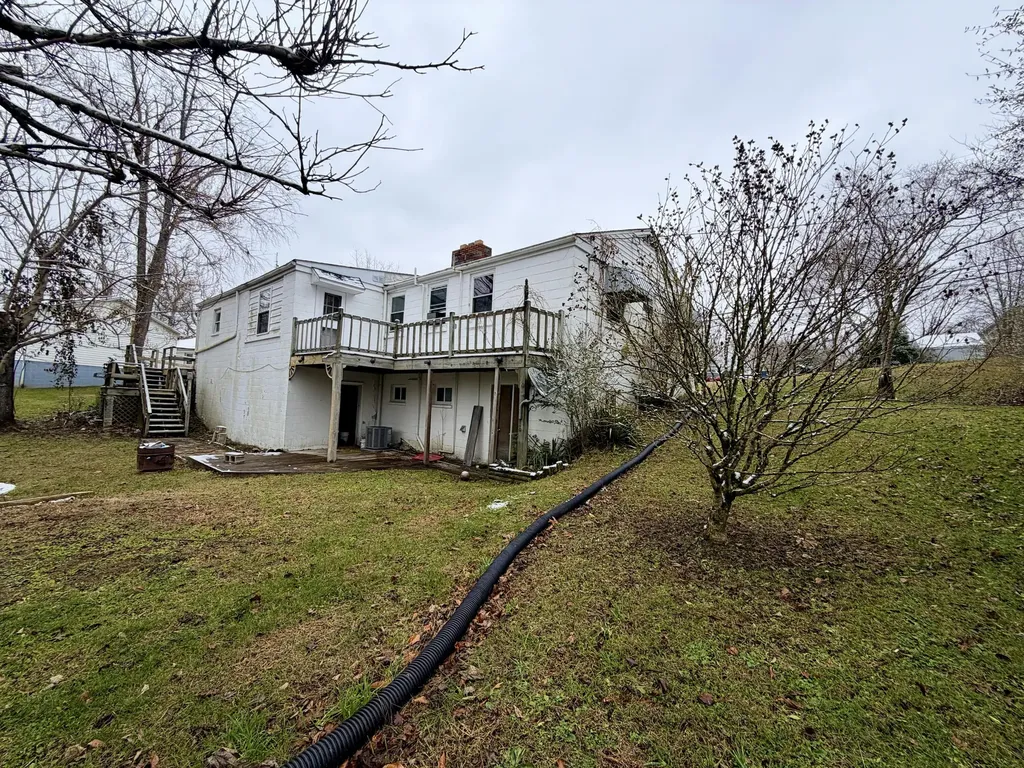 533 Mc Guire Avenue Beattyville KY 41311