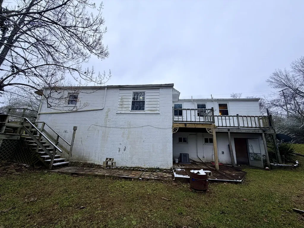 533 Mc Guire Avenue Beattyville KY 41311