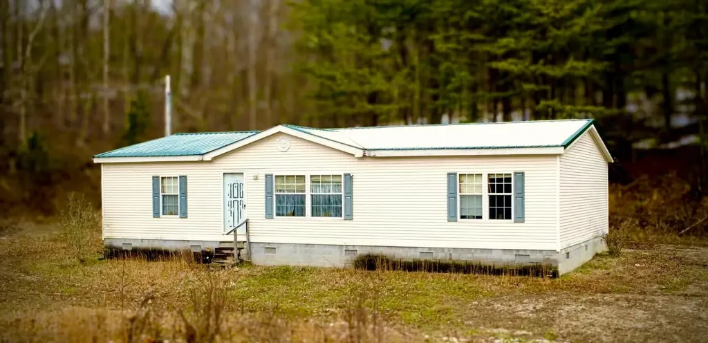 726 Hellard Road Annville KY 40402