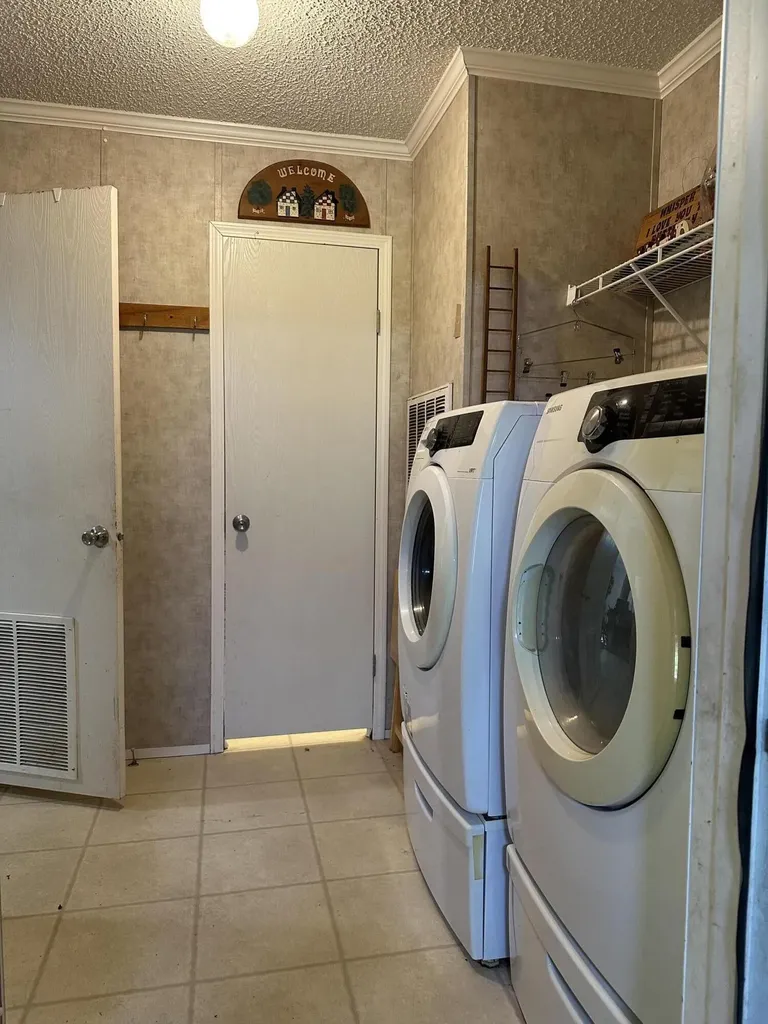 726 Hellard Road Annville KY 40402
