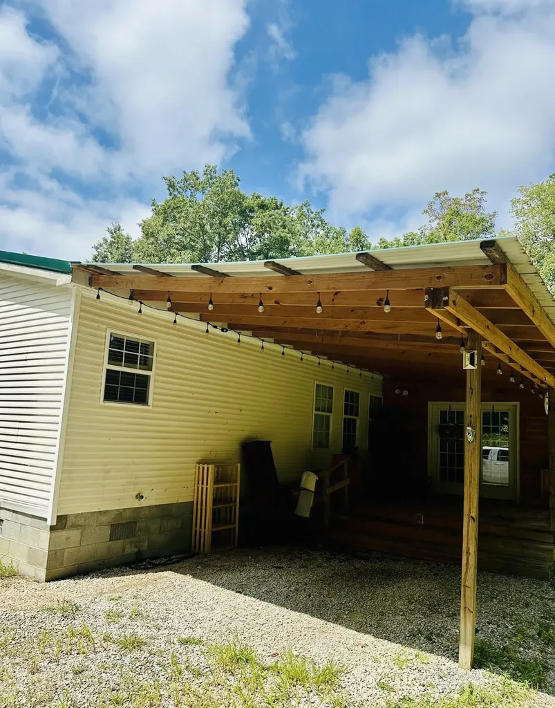726 Hellard Road Annville KY 40402