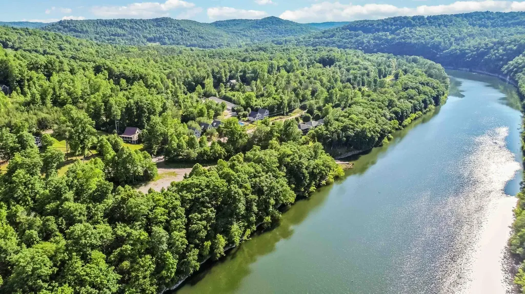 31 Sky View Lane Burnside KY 42519