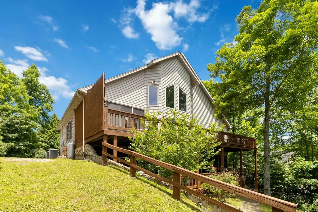31 Sky View Lane Burnside KY 42519
