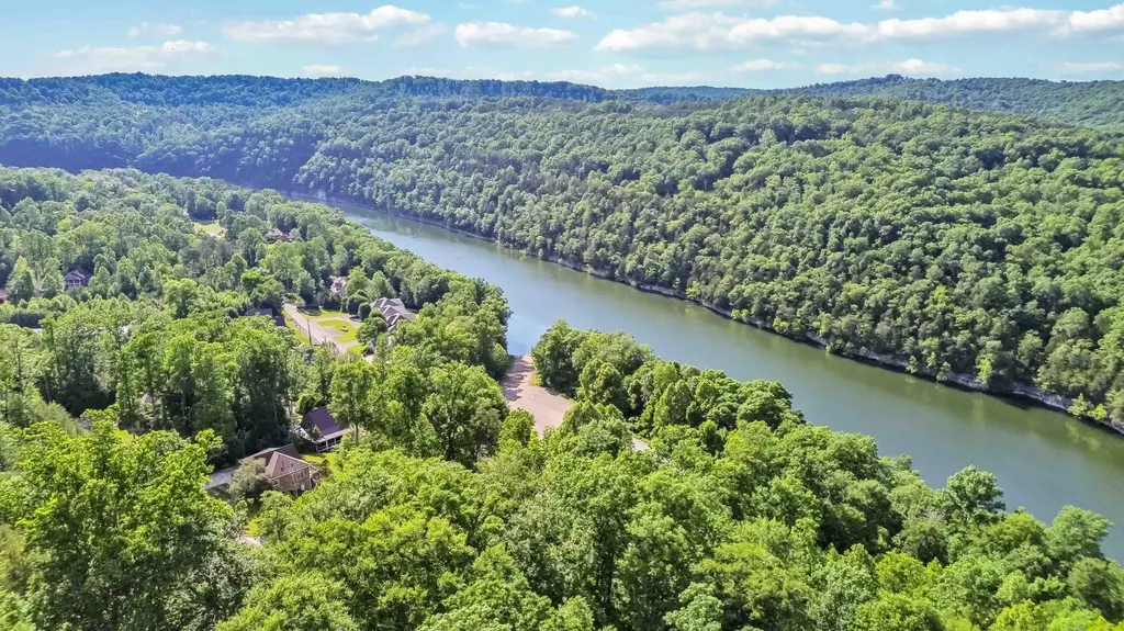 31 Sky View Lane Burnside KY 42519