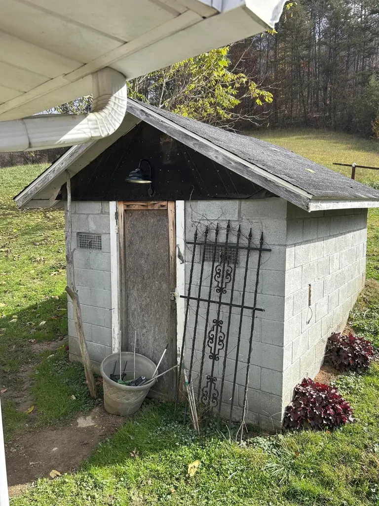 319 Highway 472 Highway Manchester KY 40962