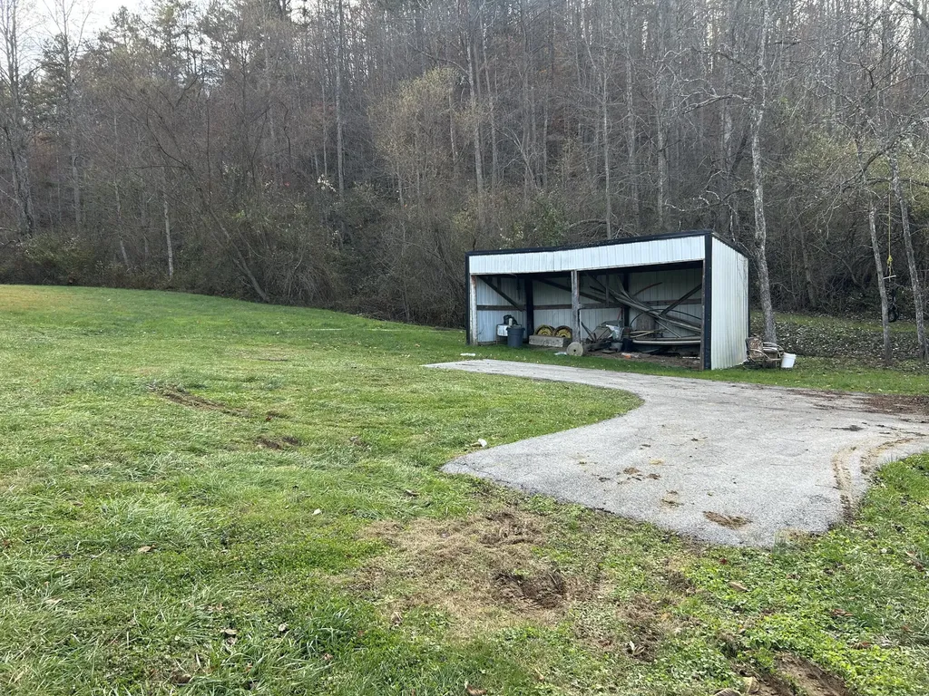 319 Highway 472 Highway Manchester KY 40962